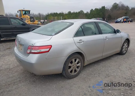 2011 Toyota Camry Le z USA, uszkodzony, nr VIN 4T1BF3EK8BU147323